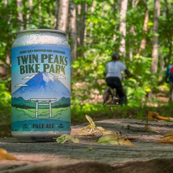 Collaboration craft beer Twin Peaks Bike Park Pale Ale, supporting Niseko's mountain bike culture